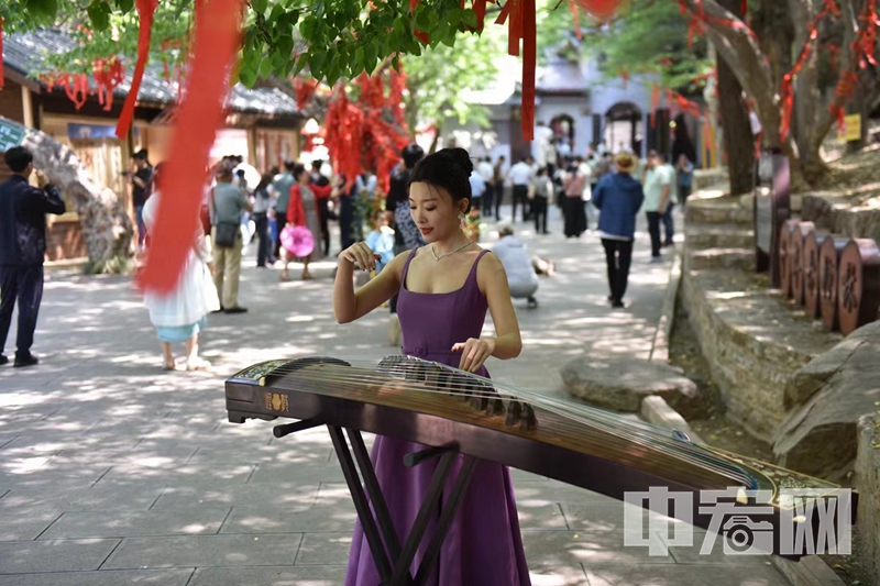 6月7日上午，2024山东省“乡村好时节·乐动生活”（枣庄会场）暨冠世榴园青檀寺景区“开园焕新”启动仪式在山东文旅冠世榴园青檀寺景区举行。