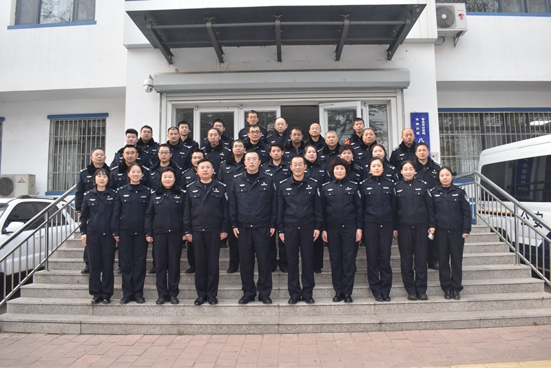 八大关派出所全体民警合影.jpg